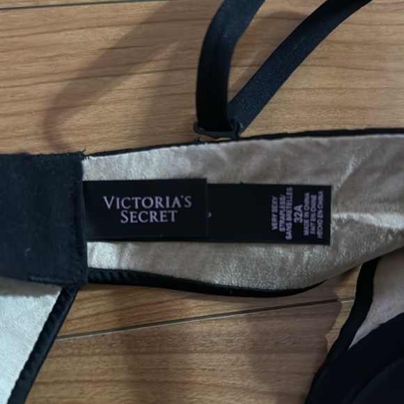 Victoria Secret Black Convertible Strapless Bra 32A - Picture 2 of 2